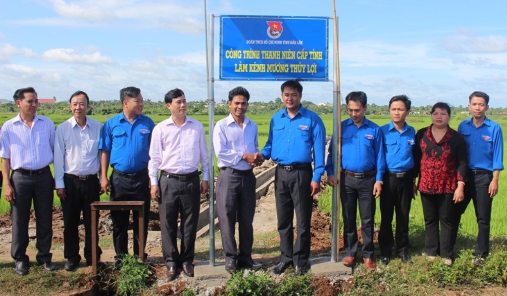 Нужно обновить агитационную работу, связанную с программой строительства новой деревни